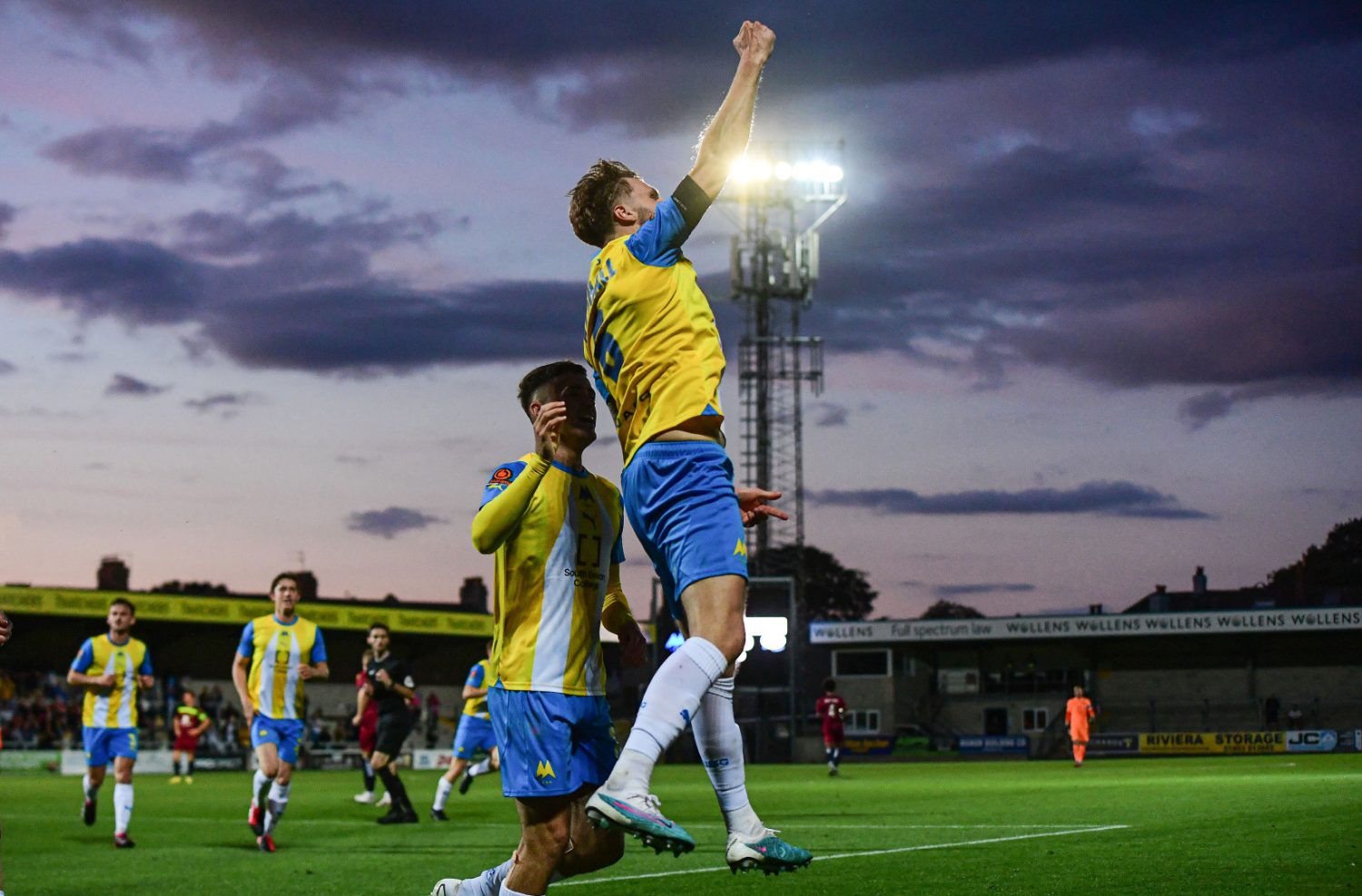 Gallery Chippenham Town H Torquay United