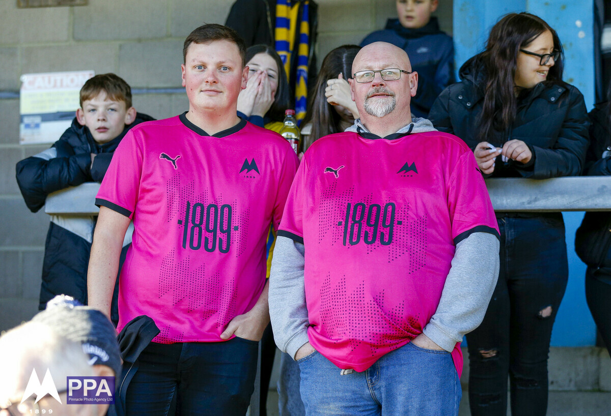 Third Kit Makes EyeCatching Debut! Torquay United